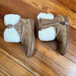 Toddler 7 zip uggs